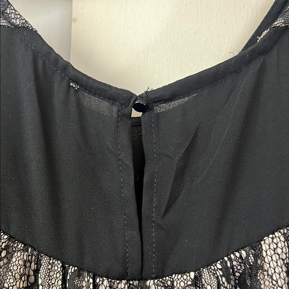 Elegant Black Lace Women's Top - Picture 4 of 7